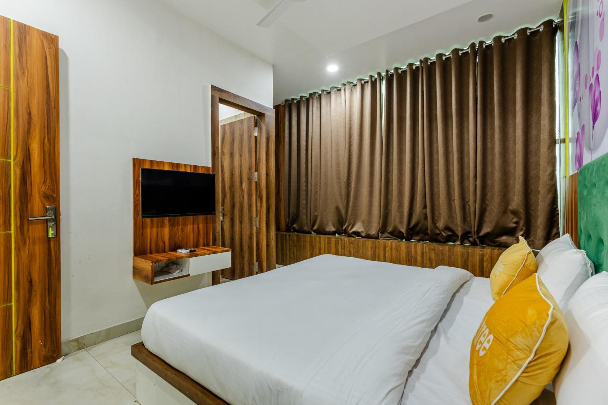 Lime Tree Hotel And Banquet Vrindavan Ngoại thất bức ảnh